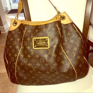 Louis Vuitton Galliera GM monogram hobo bag.